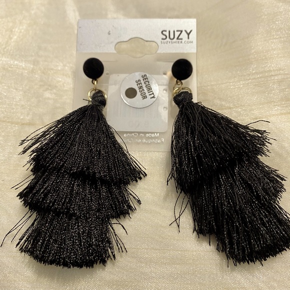 Black dangling earrings from Suzy Sheir. $7.99 - Picture 1 of 2